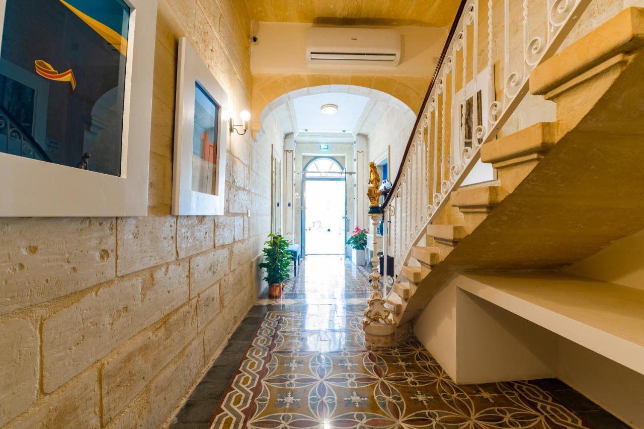 Monreal Boutique Townhouse - R024Rm5 Hotel Paola Bagian luar foto