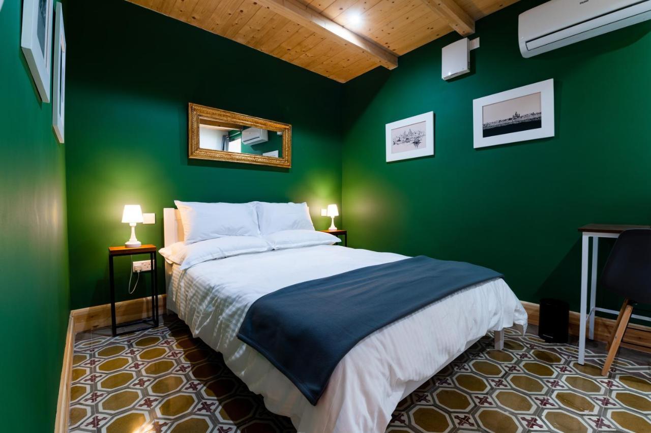 Monreal Boutique Townhouse - R024Rm5 Hotel Paola Bagian luar foto