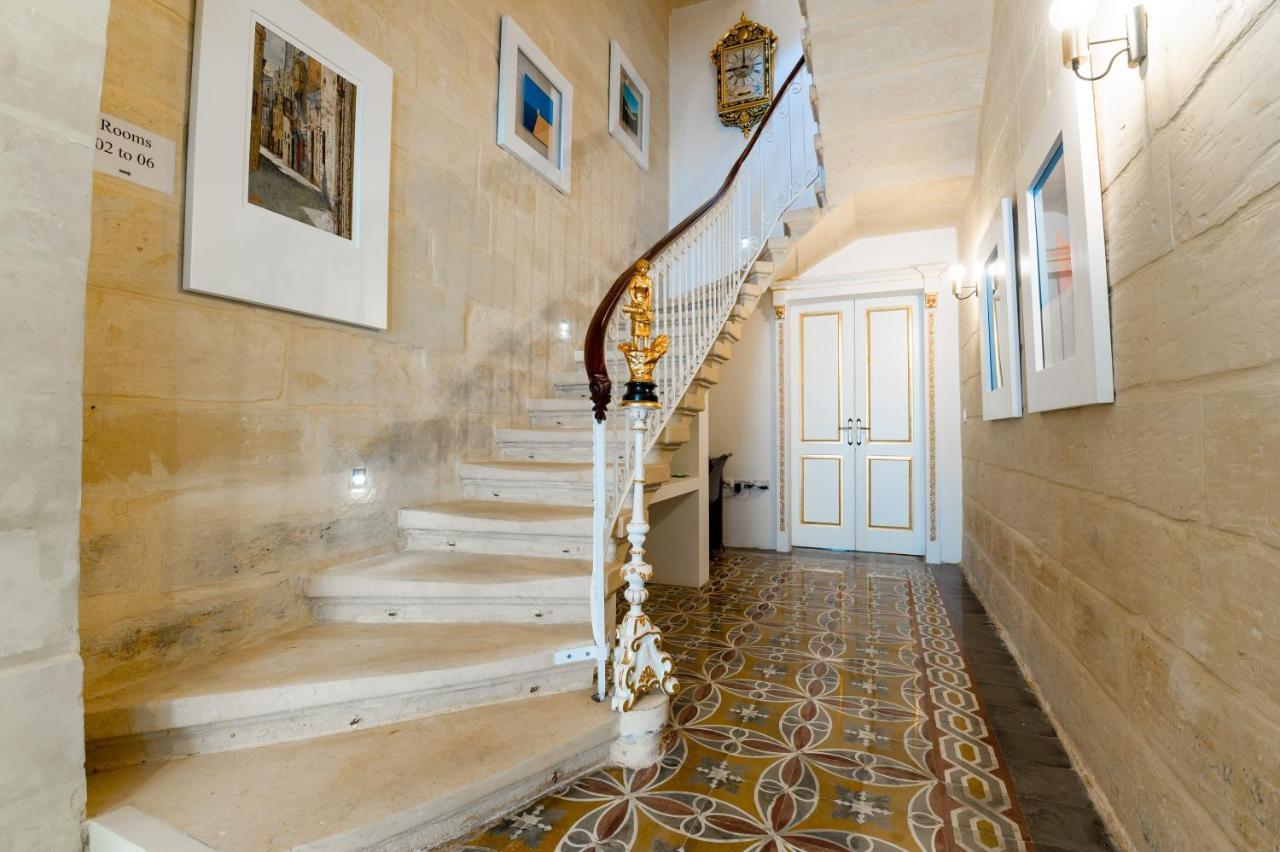 Monreal Boutique Townhouse - R024Rm5 Hotel Paola Bagian luar foto
